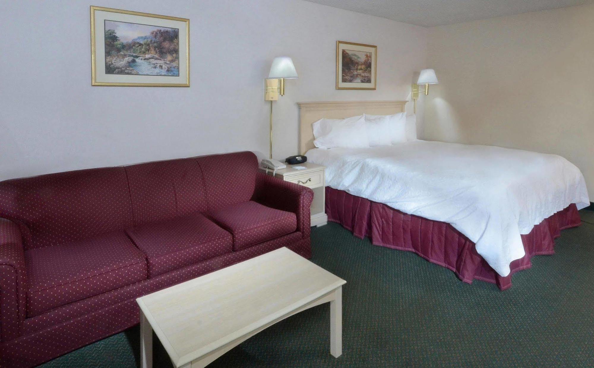 Hotel Hampton 3*